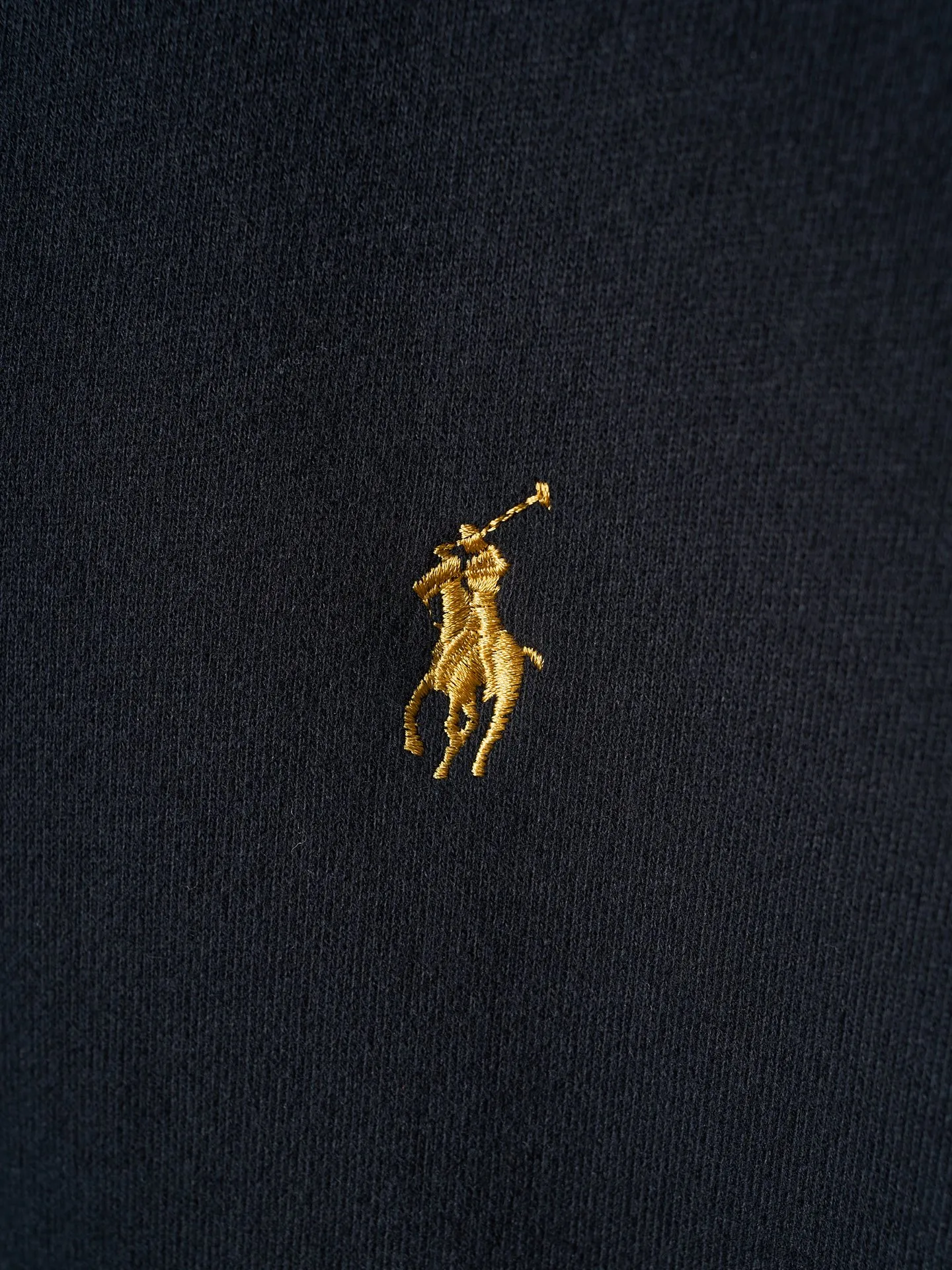 P360 Actual auction] Ralph Lauren/Ralph Lauren gold pony embroidered half turtleneck sweatshirt [Ready stock] S M L The half-zipper design is sublimated, casual yet stylish. In the name of design, it creates a new fashionable realm for sweatshirts. It adopts imported machine embroidery technology and uses advanced computer control systems and precision mechanical components to realize pony mark embroidery operations with high precision. The lines are smooth and delicate. The fabrics have been washed and feel better. Not easy to deform, not easy to shrink, not easy to fade, and maintain long-term beauty and fit.